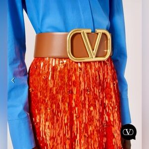 VALENTINO GARAVANI NEW Reversible Tan Black Leather Belt Signature V Logo Buckle